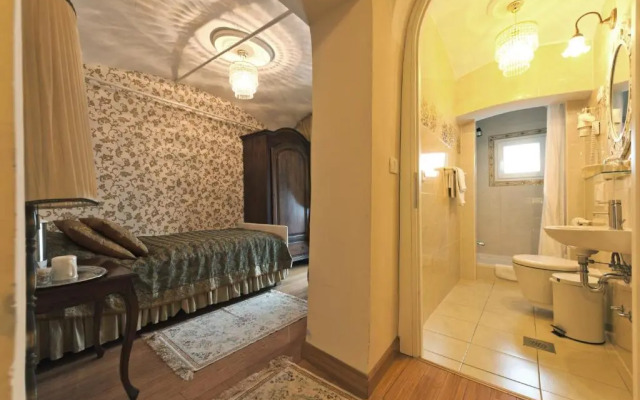Allegro Hotel