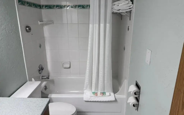 Promenade Inn & Suites Oceanfront