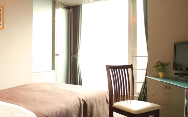 Livemax Budget Korakuen Hotel