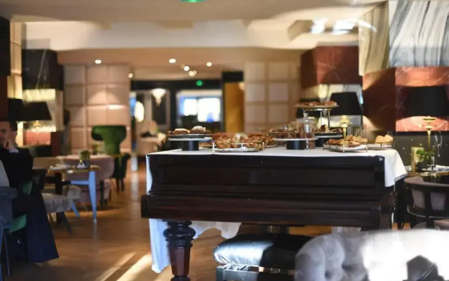 Hôtel de Berri Champs-Élysées, a Luxury Collection Hotel
