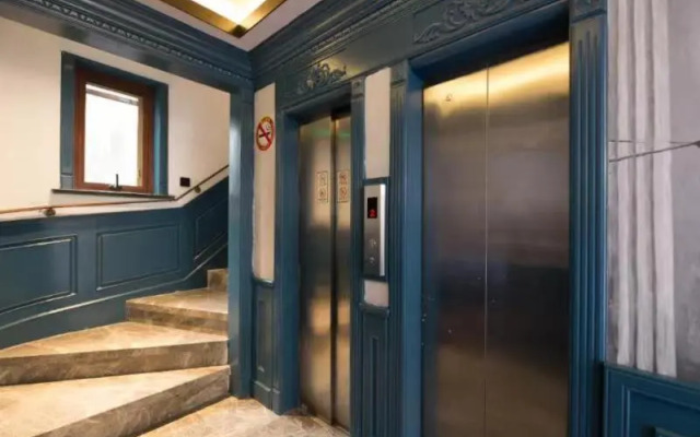 Jinglai Hotel (Shanghai Bund East Nanjing Road Pedestrian Street)