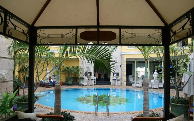 Four Seasons Place