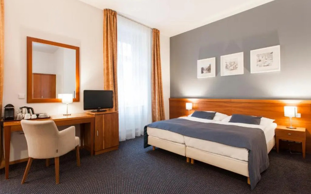 Hotel Carol