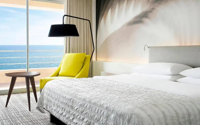 Le Meridien Beach Plaza