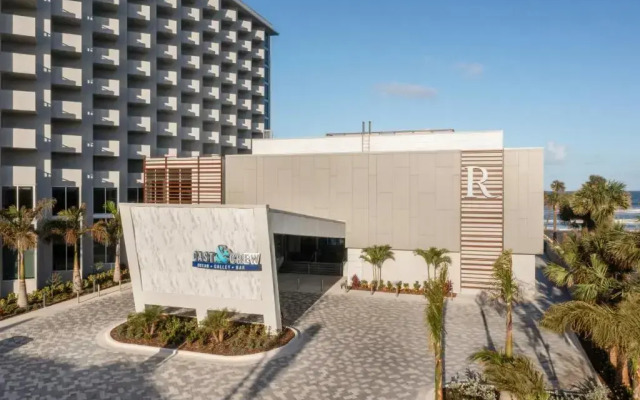 Отель Renaissance Daytona Beach Oceanfront