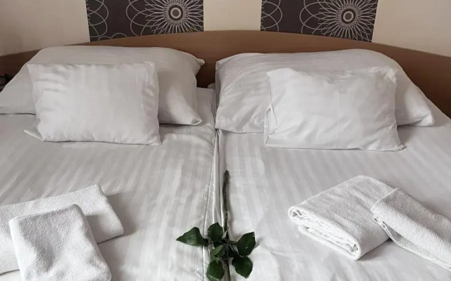 Rose City Hotel