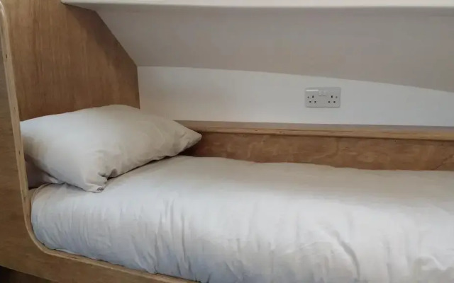 Kyle Blue Bristol - Luxury Hostel Boat