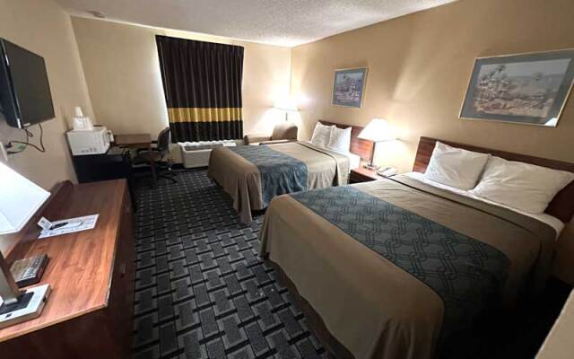 Hometown Inn & Suites