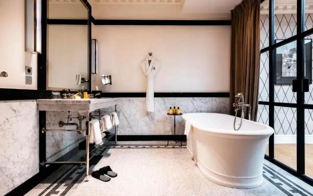 Hôtel de Berri Champs-Élysées, a Luxury Collection Hotel