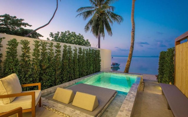 White Whale Beachfront Pool Villa