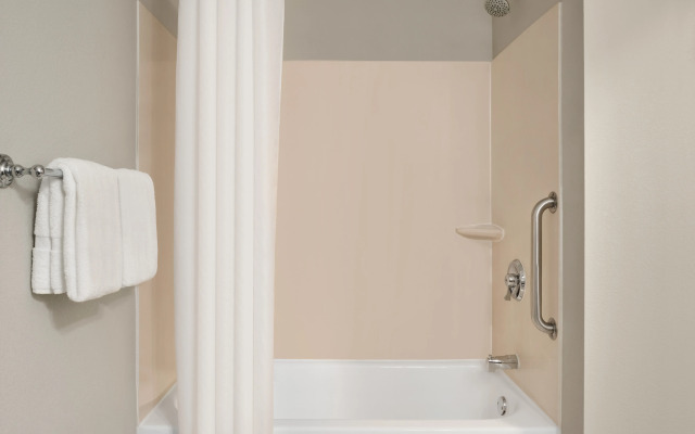 Country Inn & Suites by Radisson, Brookings, SD