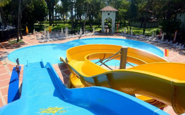 Курорт Meder Resort Hotel