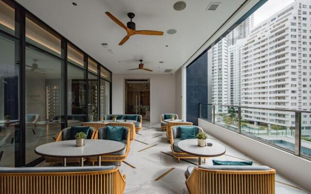 SILQ Hotel And Residence