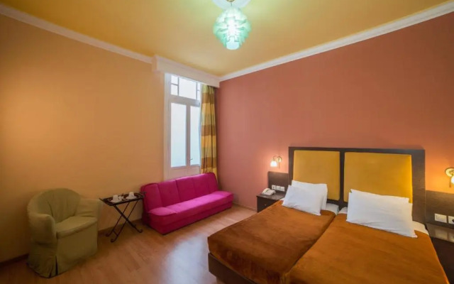 Delphi Art Hotel