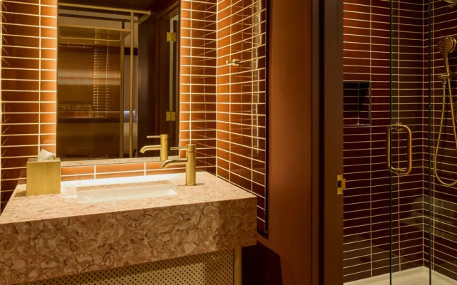 Downright Austin, A Renaissance Hotel