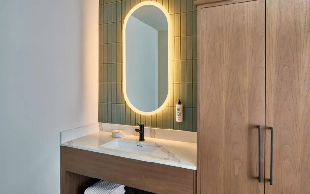 Отель Monterey Beach, A Tribute Portfolio