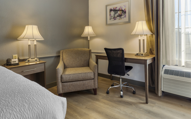 Best Western Plus South Hill Inn