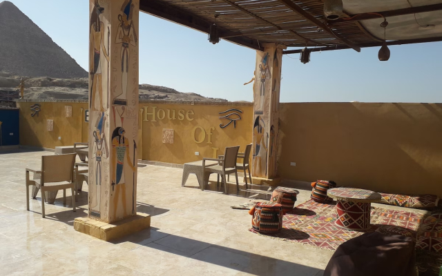 Comfort Pyramids inn