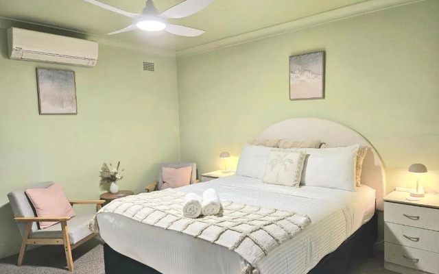 Mollymook Ocean View Motel - Welcoming Guests 18 Years and Older