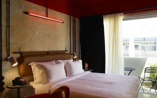 Dave Red Athens Hotel