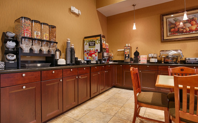Best Western Plus New Caney Inn & Suites
