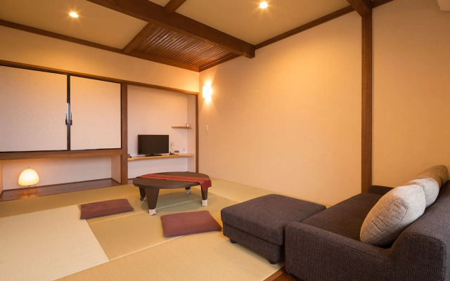 Ryokan pebble Takashima