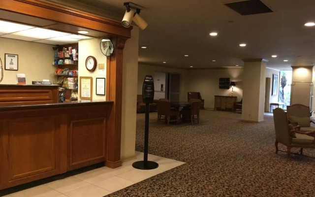 Piccadilly Inn Airport
