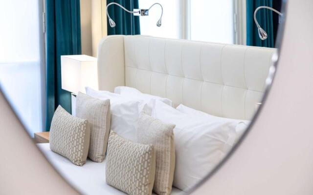 Hotel Camille Paris Gare de Lyon, Tapestry Collection by Hilton