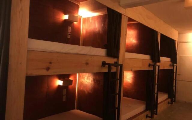 Jet's Hostel