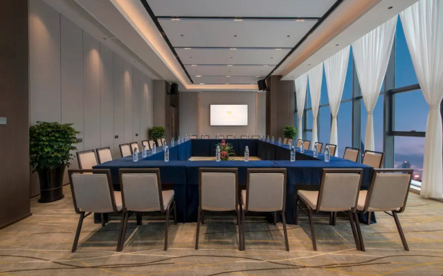 Maison New Century Hotel