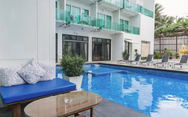 KC Beach Club & Pool Villas