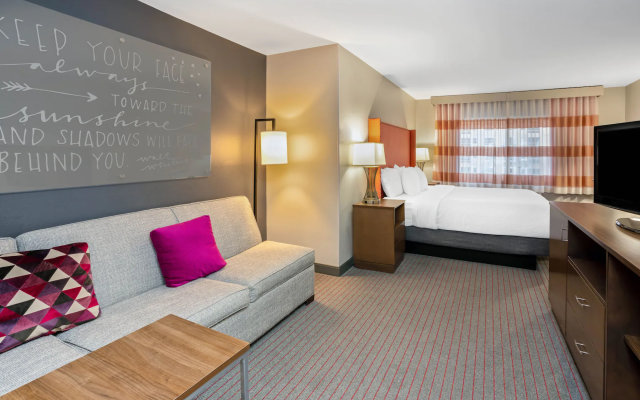 La Quinta Inn & Suites by Wyndham Seattle Federal Way