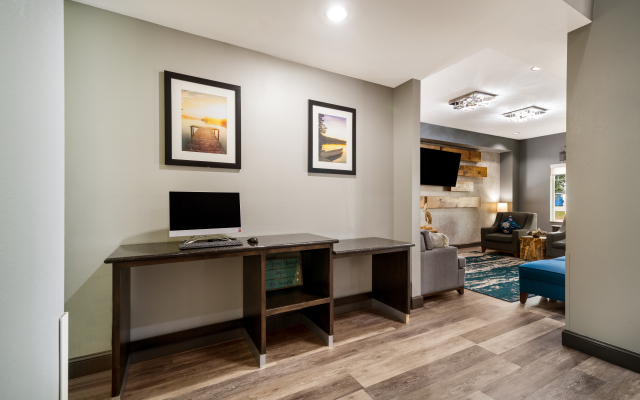 Best Western Plus Lake Dallas Inn & Suites