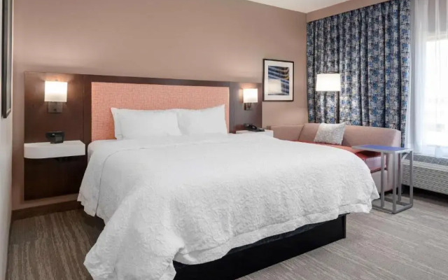 Hampton Inn & Suites Overland Park South