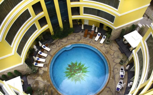 Four Seasons Place