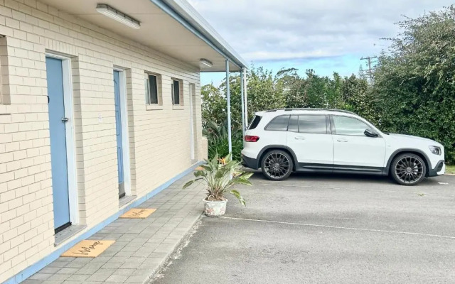Mollymook Ocean View Motel - Welcoming Guests 18 Years and Older