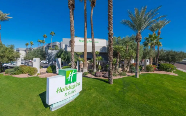 Holiday Inn & Suites Phoenix Airport North by IHG