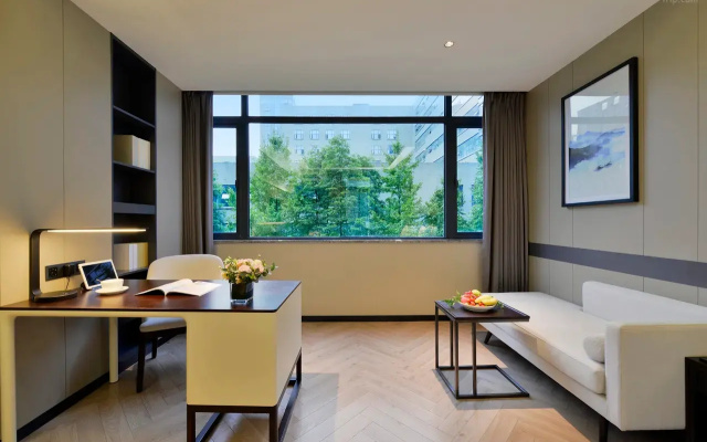Liz Hotel