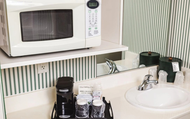 Williamsburg Woodlands Hotel & Suites, an official Colonial Williamsburg Hotel