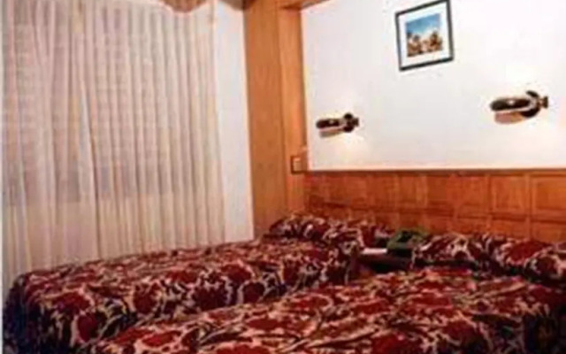 Grand Astoria Hotel