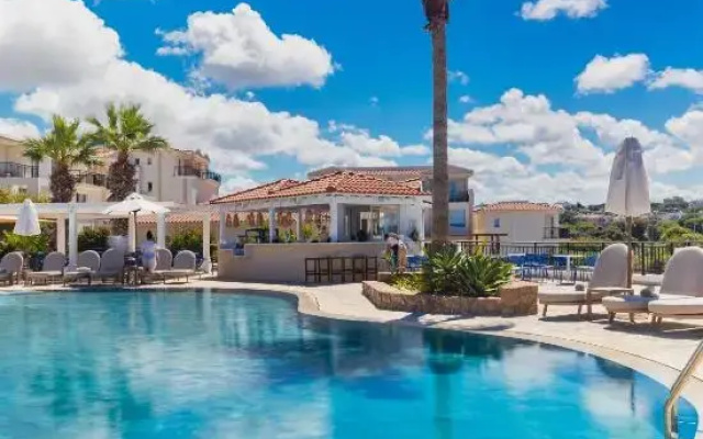 WellClub Family Wellness & Sea View Suites