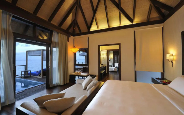 Coco Bodu Hithi Resort