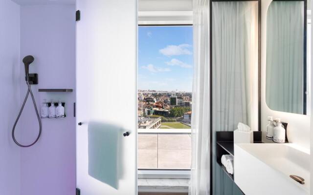 YOTEL Porto