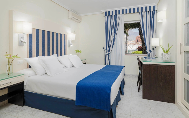 H10 Las Palmeras Hotel