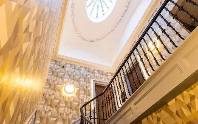 Cairn Hotel