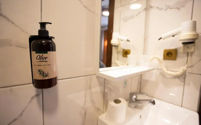 Tashkonak Studio Suites