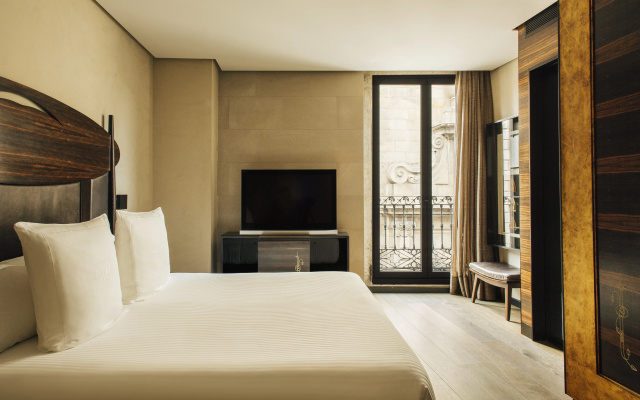 Bagues, a Small Luxury s of the World