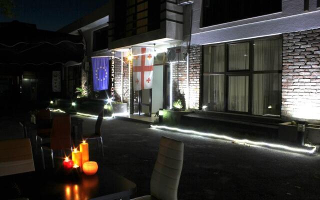 Roses Garden Hotel