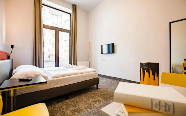 Maverick Athenaeum Hotel