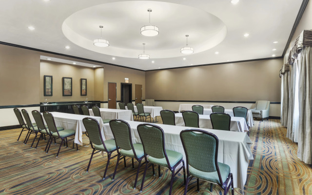 Best Western Plus Texoma Hotel & Suites